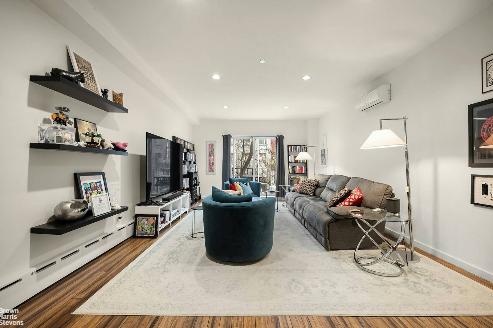 Massive 4 bedroom Triplex in Harlem with 5 private outdoor spaces !