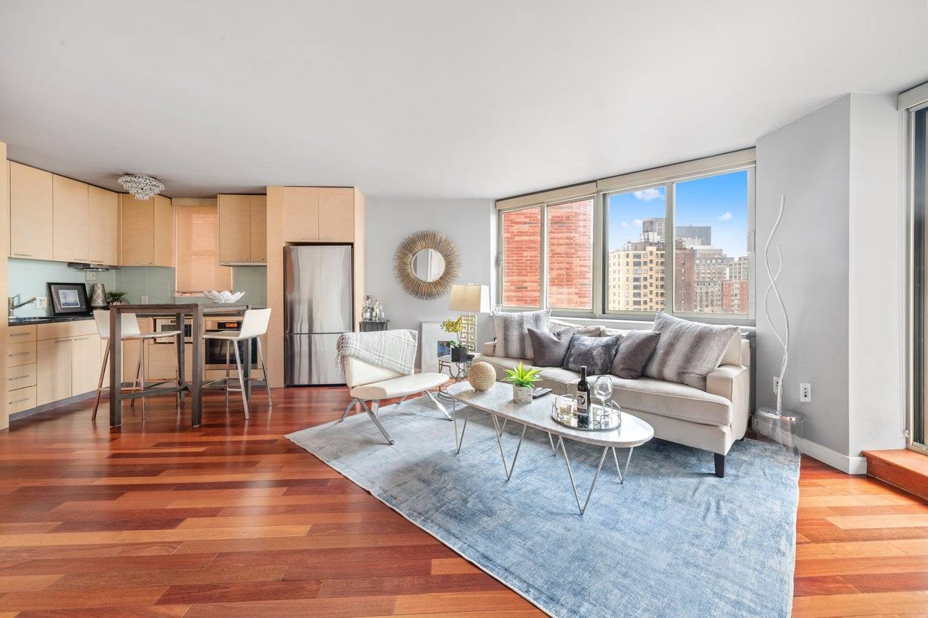 PRICE IMPROVEMENT ! ! This impressive split two bedroom residence boasts two outdoor balconies and is situated on the 15th floor of the luxurious Omni condominium in the heart of ...