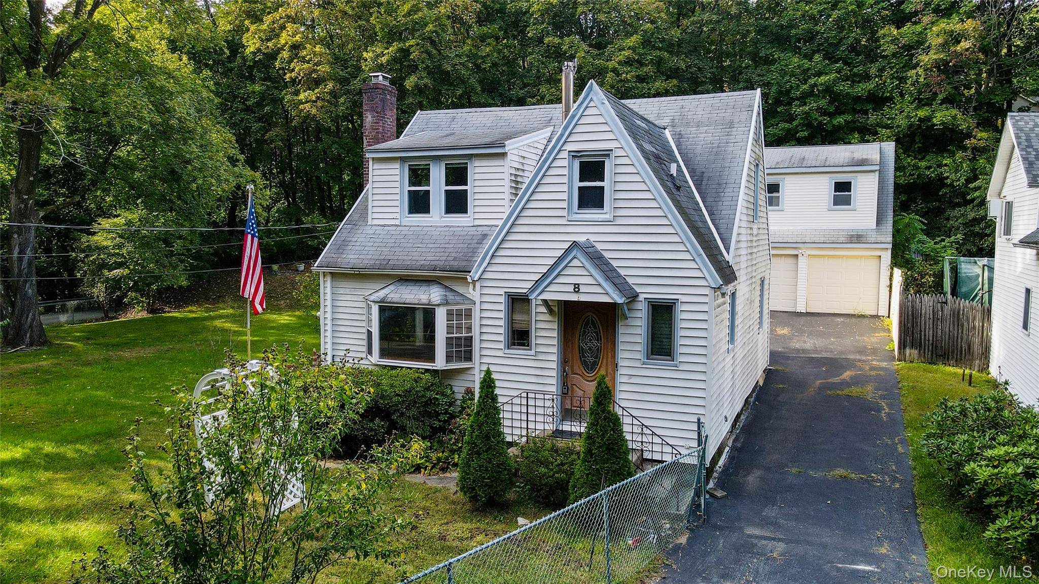 Welcome to 8 Crescent Hill Dr.