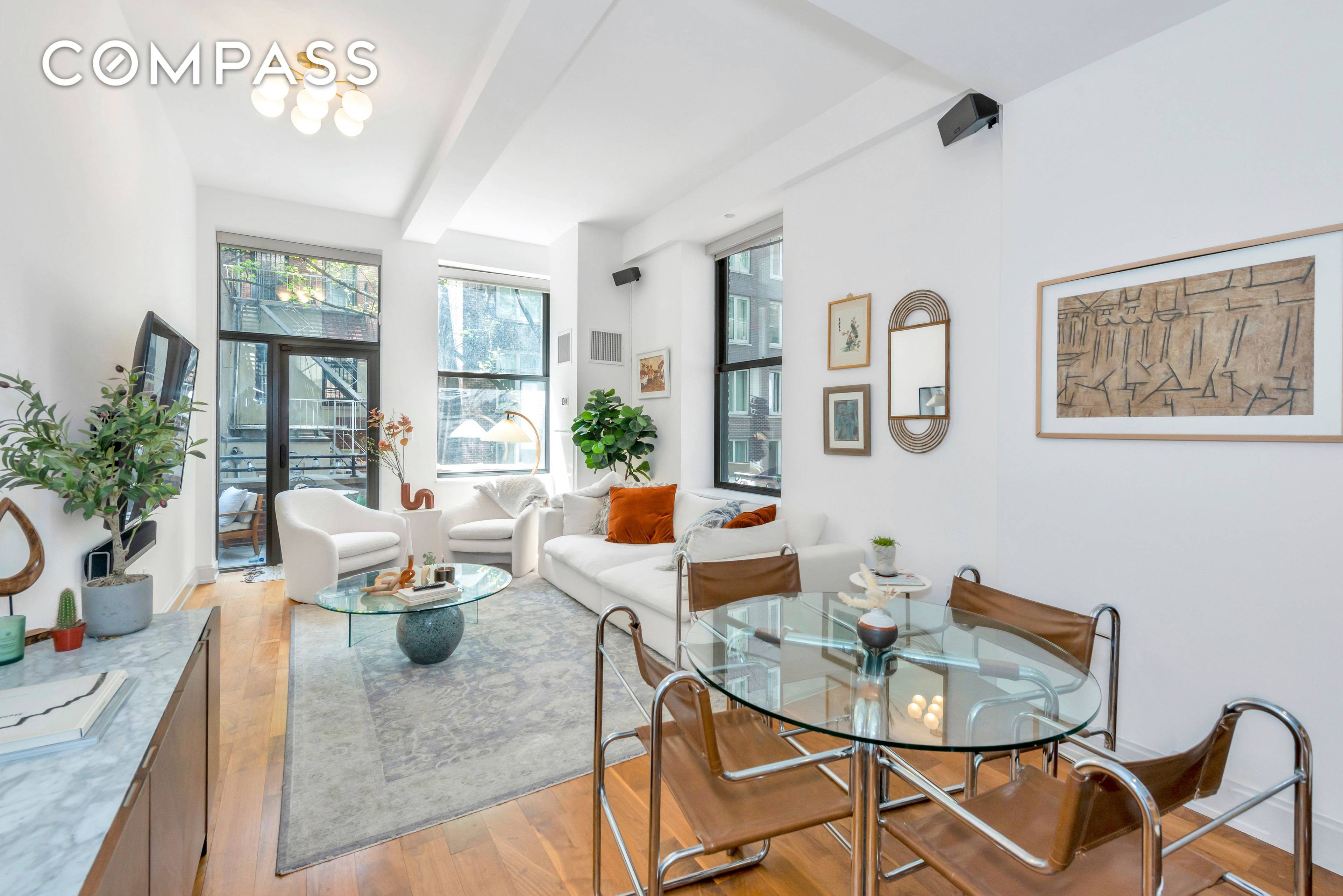 Experience luxurious urban living at its finest in this stunning 1 bedroom, 2 bathroom apartment located in the heart of Chelsea.