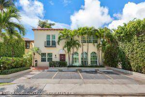 Lives like a single family Home in the center of Palm Beach conveniently located to the numerous eating establishments and shops on Worth Avenue, beach, bike trail, the town docks ...