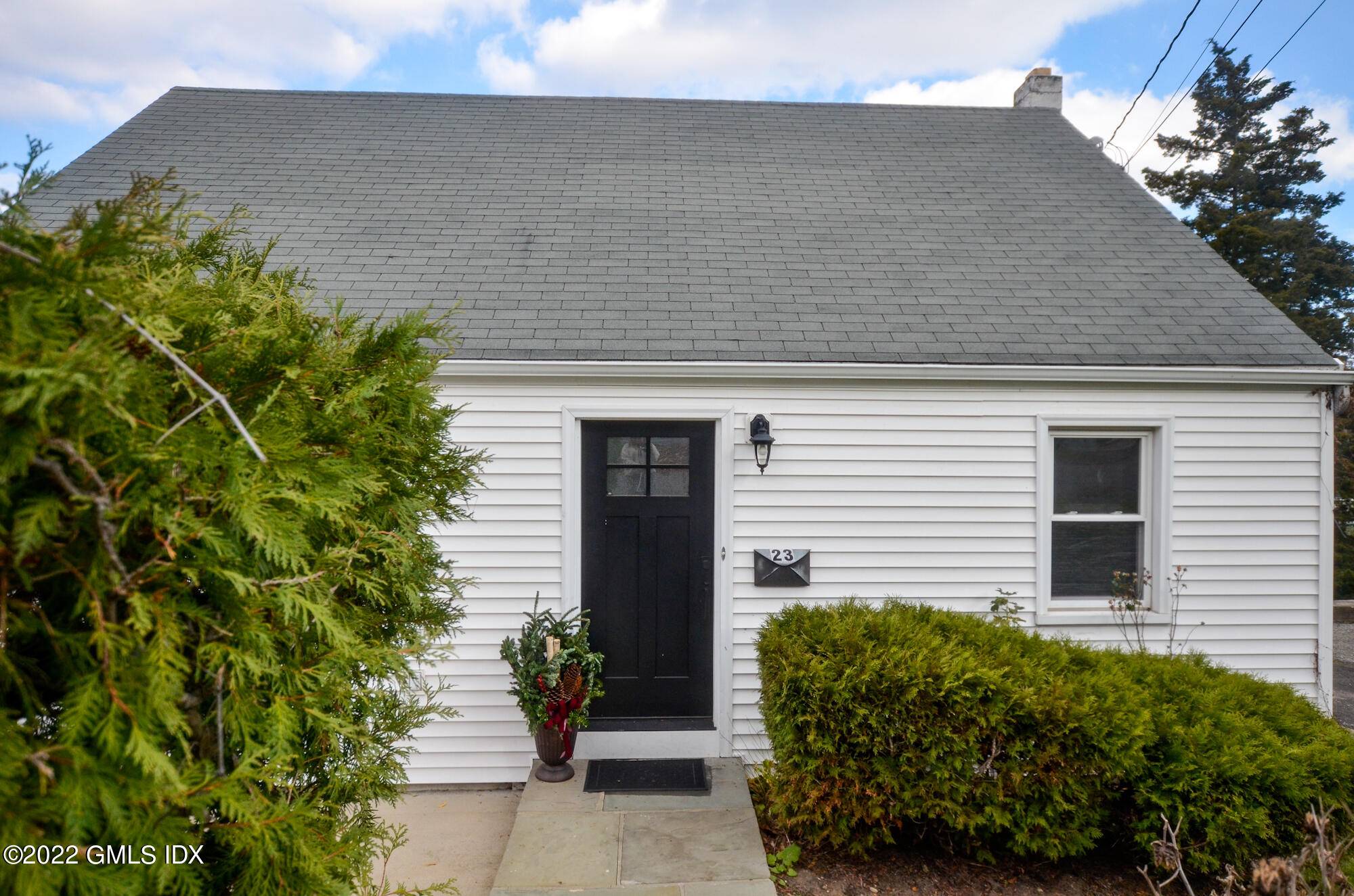 Beautiful 3 bed, 2. 5 bath single family home for rent in the cozy Pemberwick area !