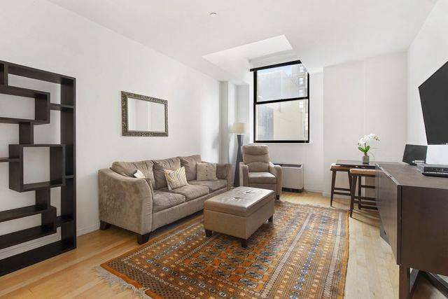 Large and fabulous studio home office in FiDi's finest luxury building !