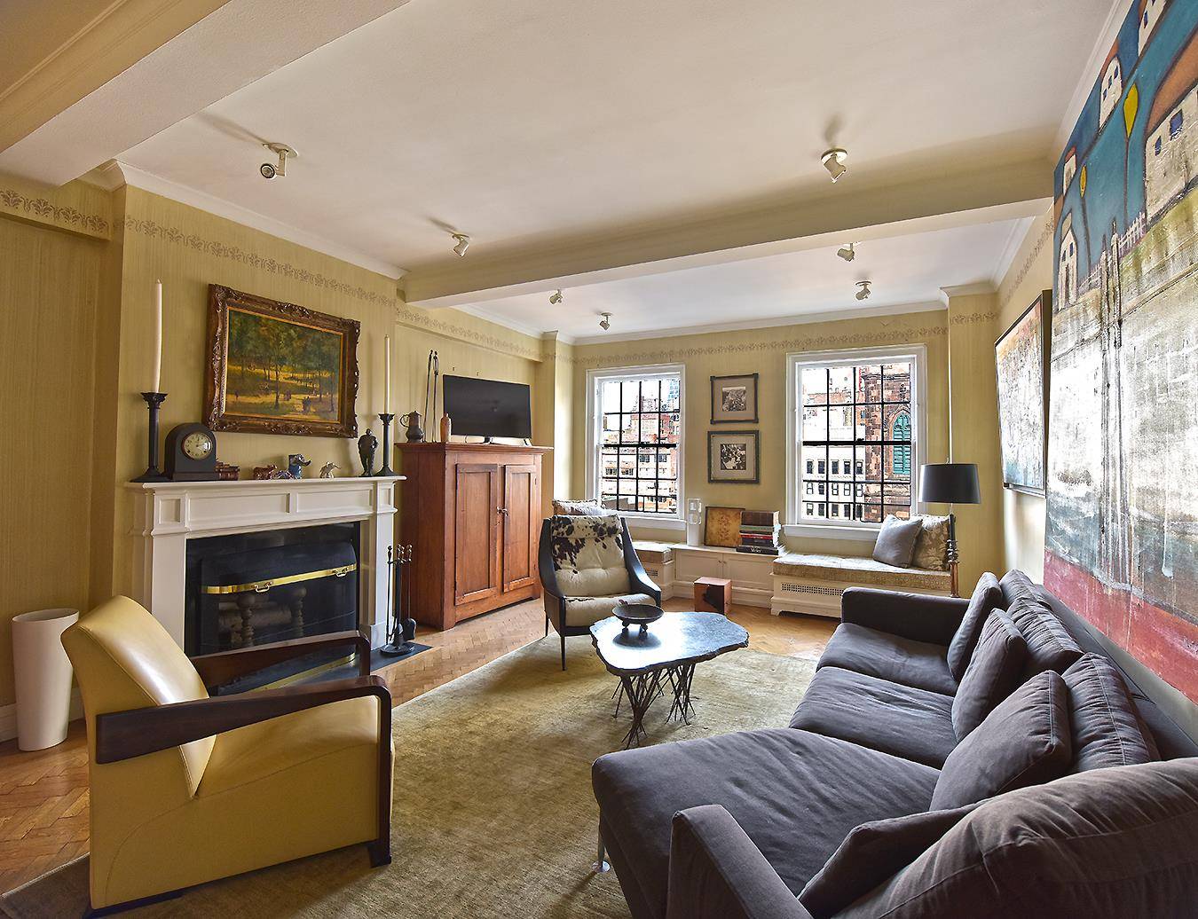 This elegantly designed two bedroom residence pays tribute to arguably the most distinguished building in this Blue Chip Gold Coast Greenwich Village location with only 2 apartments per floor, preserving ...