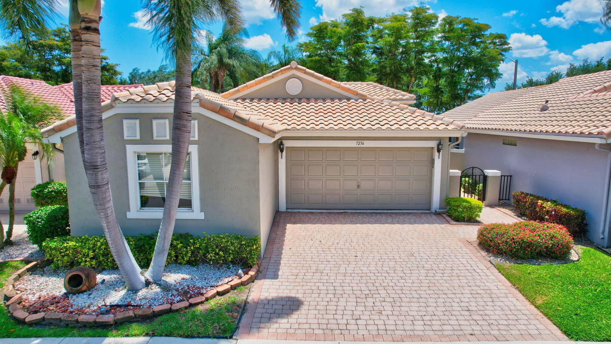 Opportunity is knocking and you better hurry and answer the door to this great West Boynton Beach home located in the Cascades !