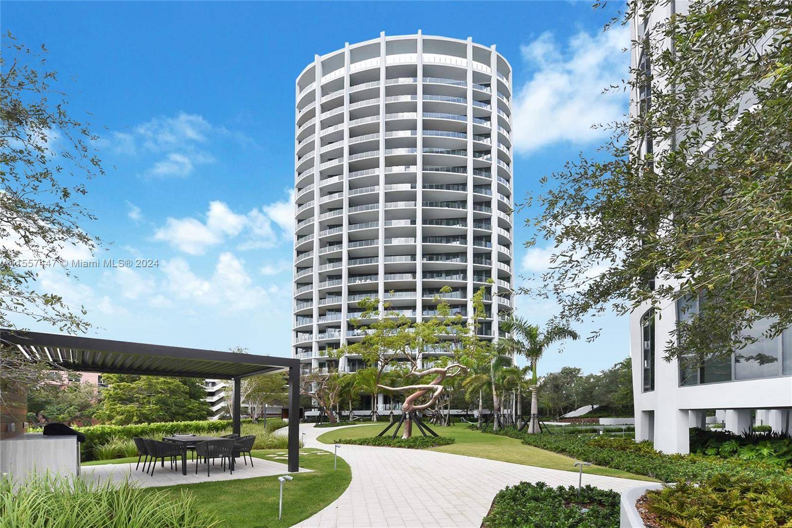 1 Bed Den 1 Bath unit situated in Tower 3 at Park Grove in bayfront Coconut Grove, steps from a variety of shopping, restaurants, parks marinas.