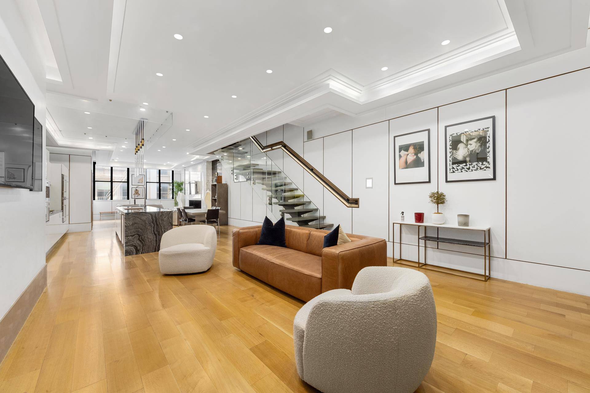 Located in an elegant Italianate landmark in the center of the Tribeca Historic District, Duplex Residence 3 at Walker House combines contemporary elegance with the proportions and character of classic ...