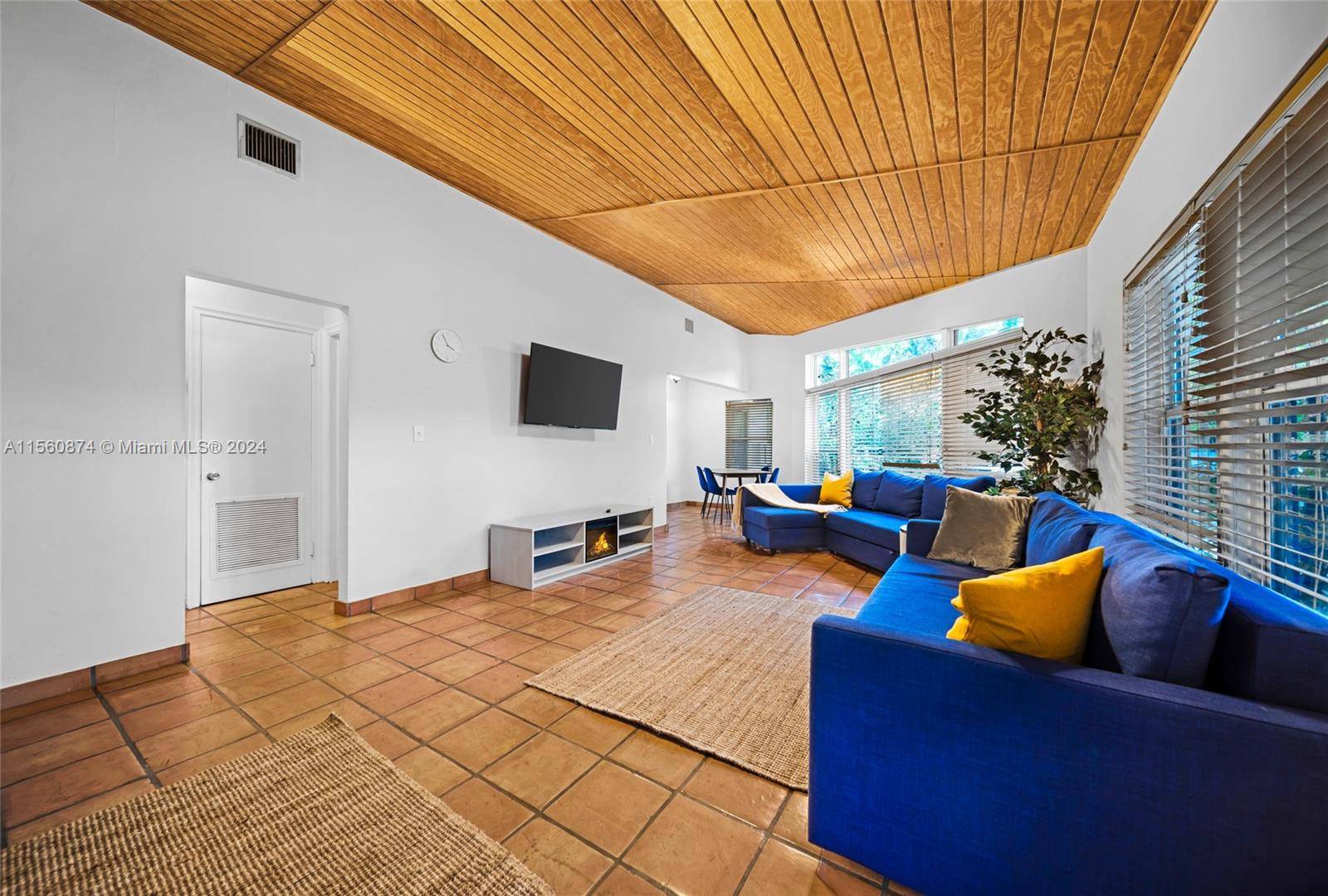 Welcome to your charming retreat in the heart of Victoria Park, Fort Lauderdale !