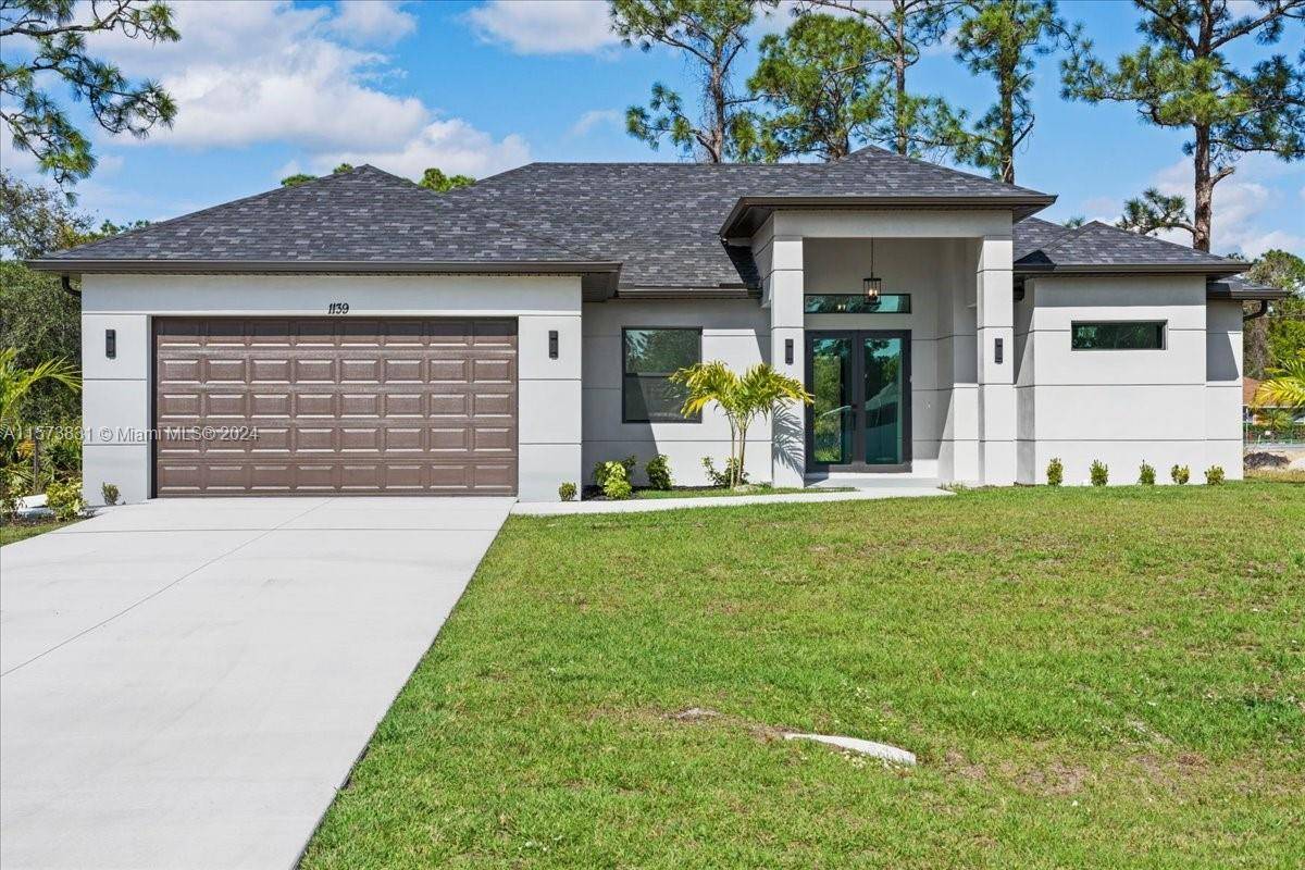 Welcome to your luxurious retreat in Lehigh Acres !