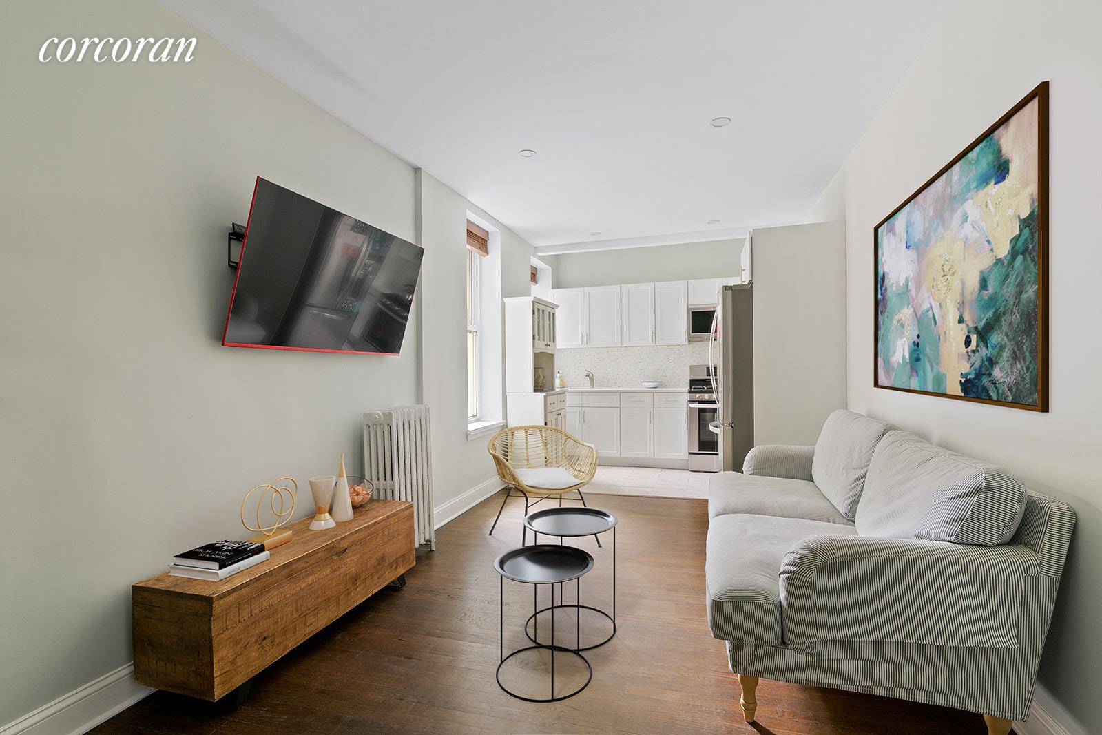 Be in the heart of south Williamsburg for an unbeatable price !
