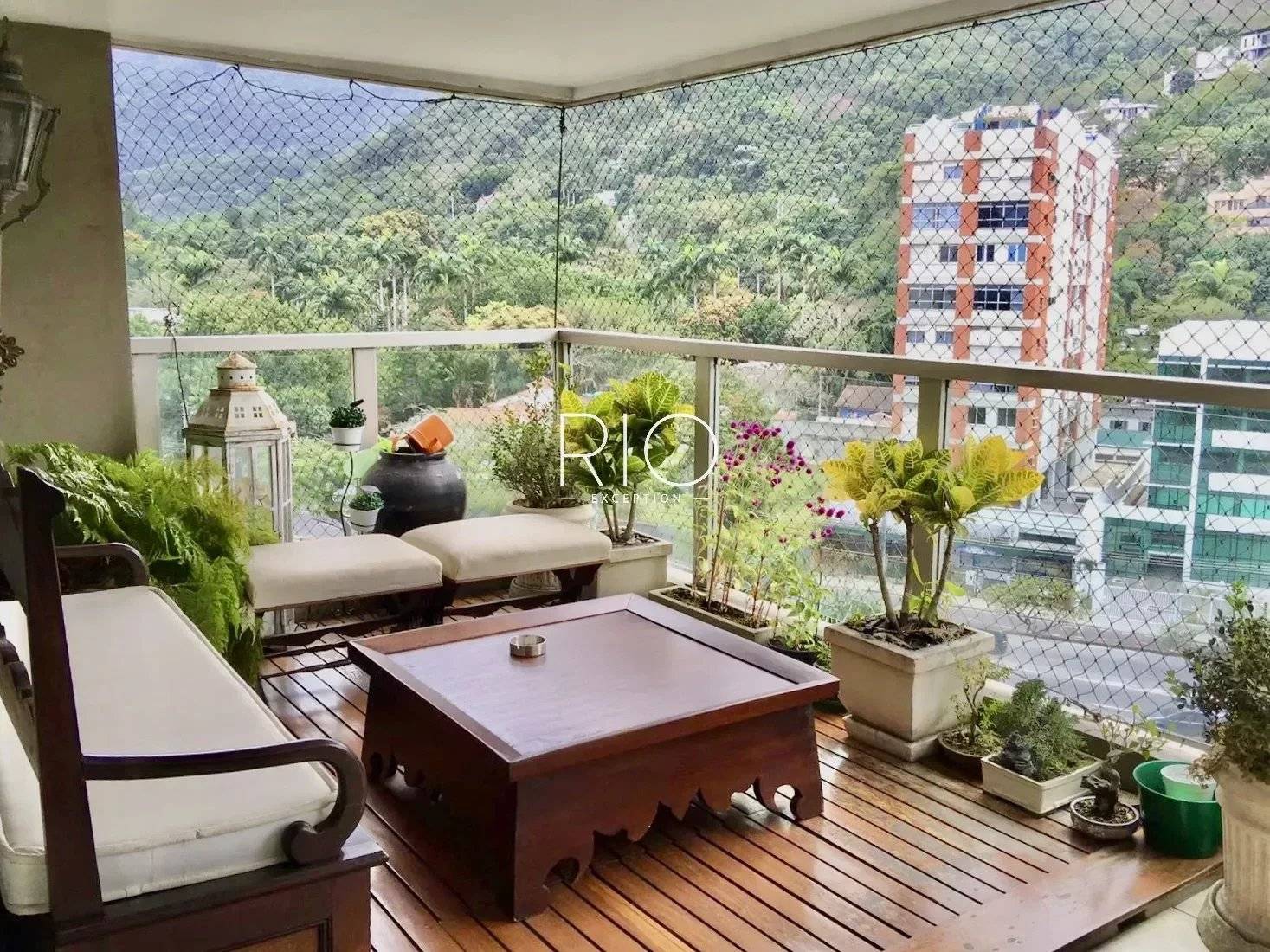 SÃO CONRADO - Beautiful apartment with large balcony and view - 5 bedrooms - in condominium with all equipment for sport and relaxation.