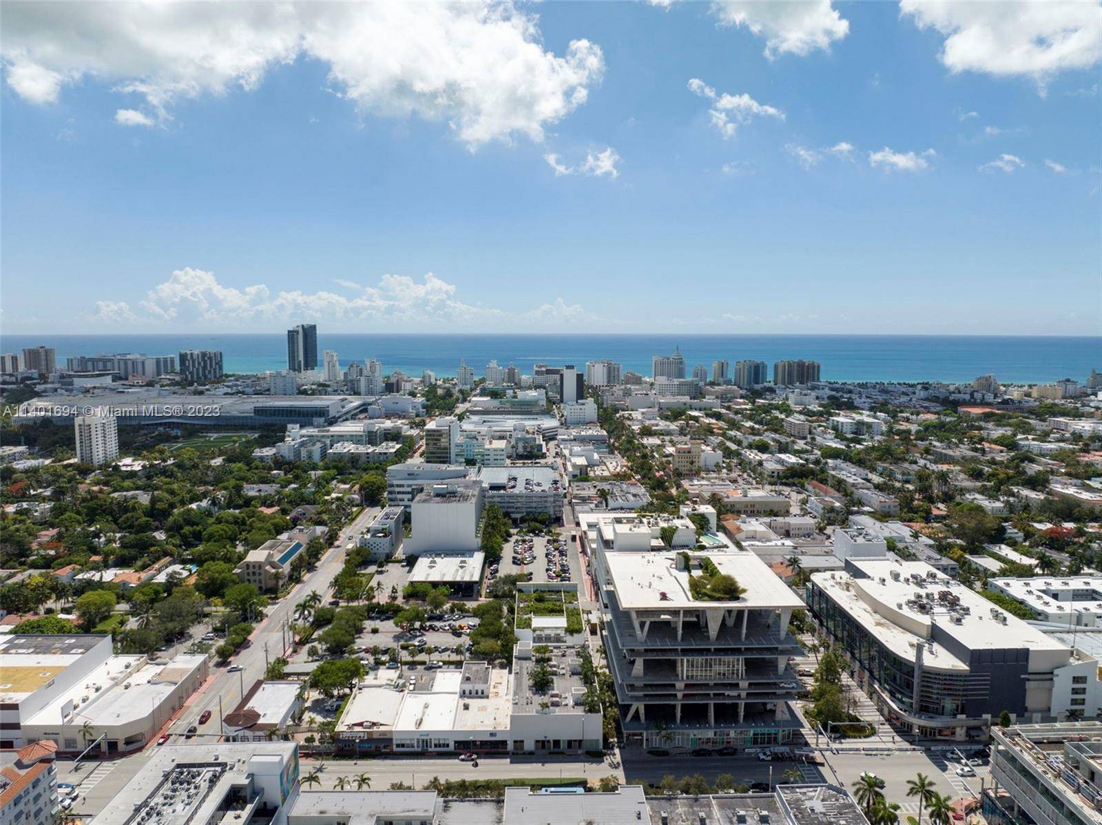 Welcome to this exquisite office space located in the heart of South Beach on Lincoln Road, Miami's premier shopping and entertainment destination.