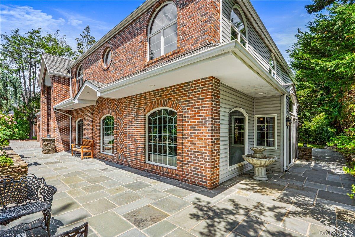 Front - Right Walkway View