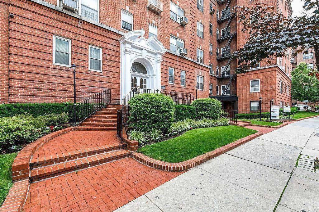Spacious three bedroom two baths apartment with a balcony at the classic pre war Thomas Jefferson building.