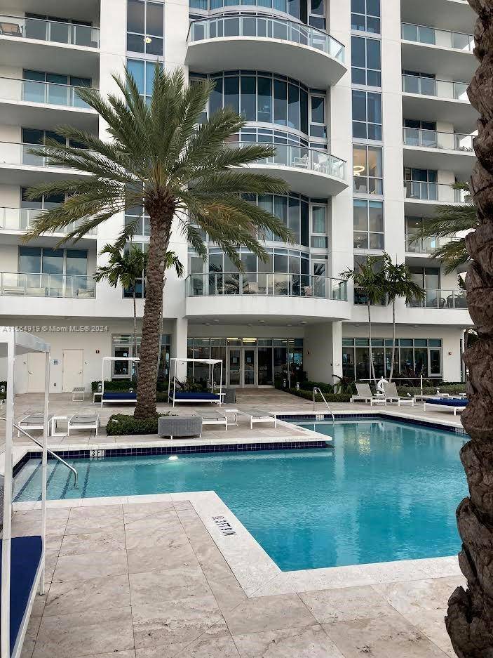 LUXURY WATERFRONT MARINA PALMS UNIT 211 DIRECT INTERCOASTAL WATERFRONT 2 STORY SUITE IMPECCABLY DESIGNED BY OWNER WITH GORGEOUS FURNITURE, 1 PARKING SPACE ASSIGNED TO UNIT WITH ADDITIONAL VALET SERVICE, PLUS ...