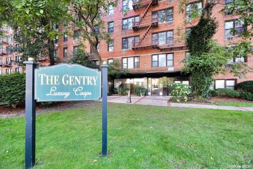 Welcome to the Gentry, a spacious 1 bedroom apartment in the heart of Flatbush Prospect Lefferts Gardens.