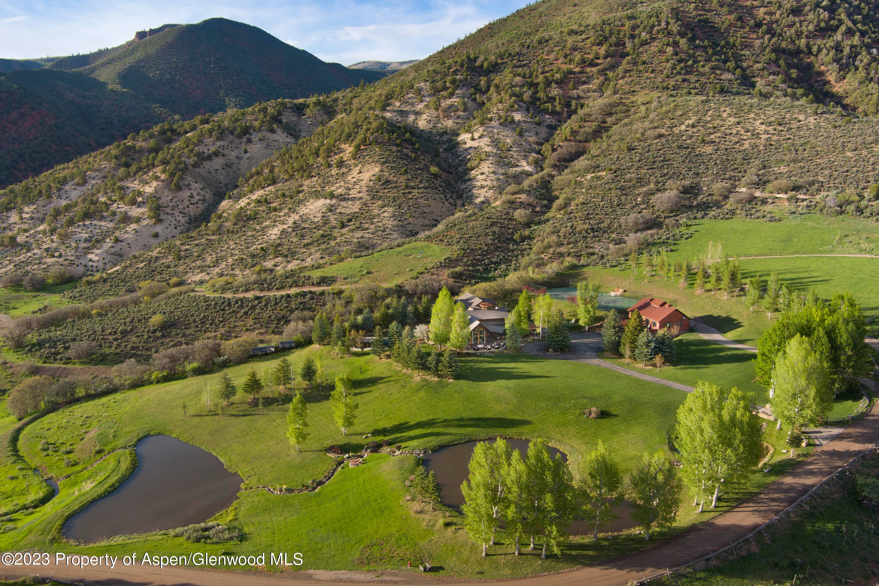 725 Aspen Valley Downs combines mountain elegance, breathtaking views, and exceptional amenities.