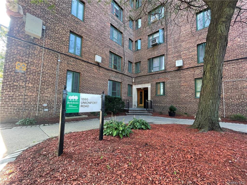 This well maintained Condition one bedroom condo is located at the prime location of Parkchester !
