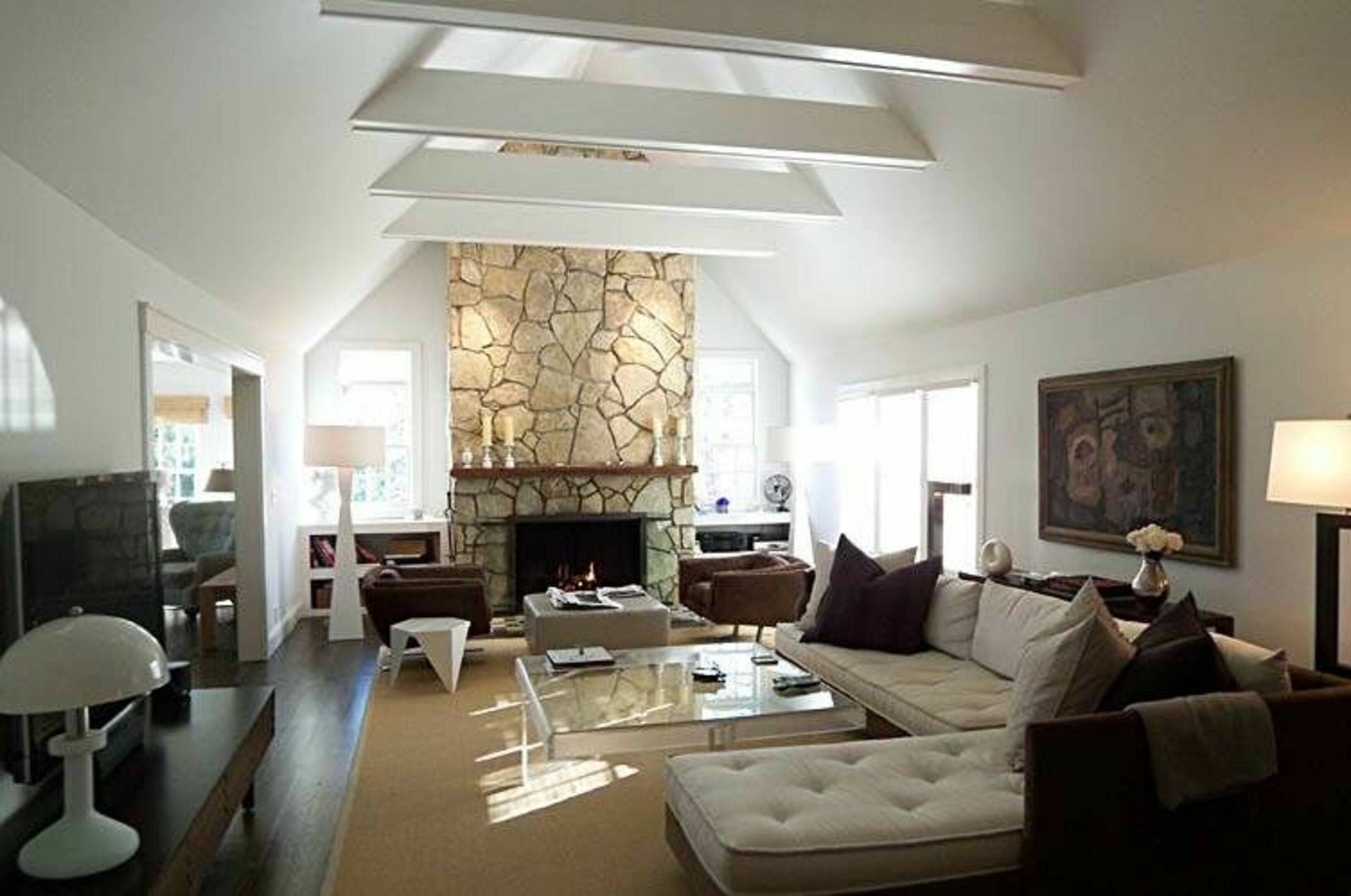 Elegant East Hampton Village Home - Prime Location!!