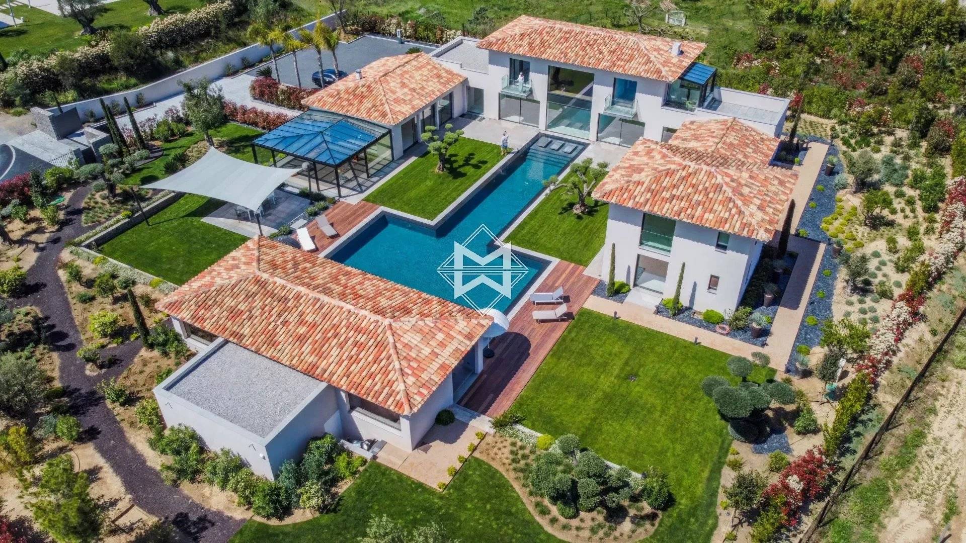 Newly built property, close to the center of Saint-Tropez