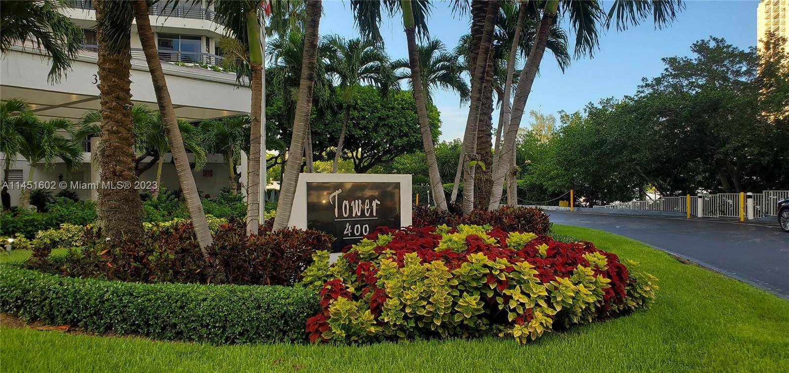 INVESTORS SPECIAL COMBINE PERSONAL USE WITH RENTAL INCOME Located in an impeccable gated neighborhood with a tropical resort feel in AVENTURA.