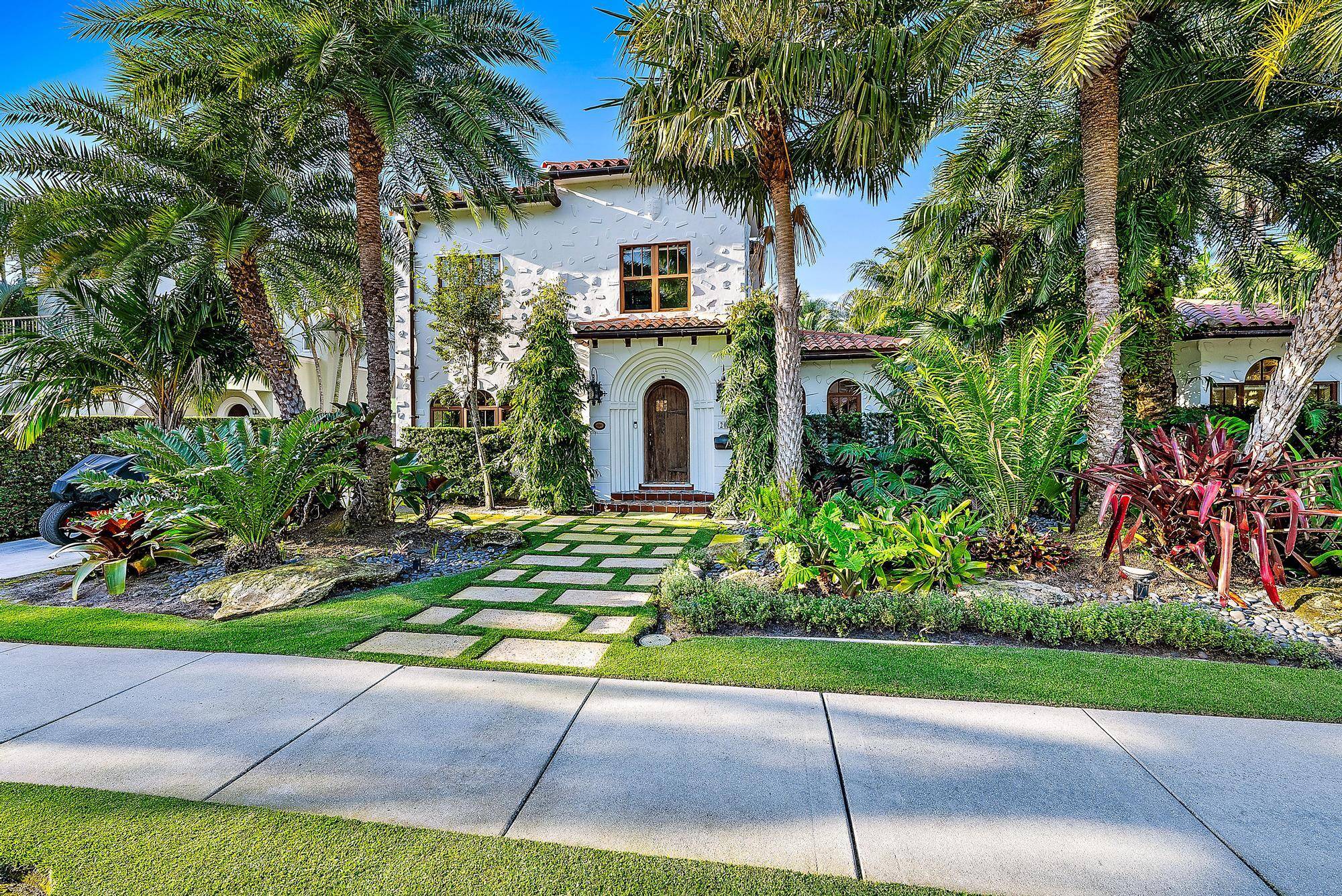 Welcome to a slice of paradise nestled in the heart of West Palm Beach.