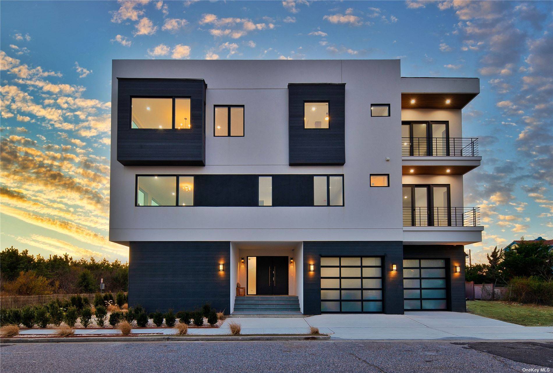 This spectacular contemporary oceanfront new build spans an impressive 7, 000 square feet of indoor outdoor space and sits on some of the most sought after land in the Lido ...