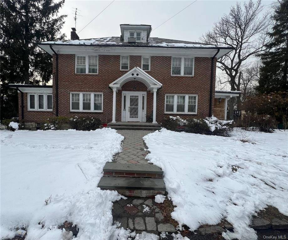 Corner property in Prime location in the Glenwood Lake area of New Rochelle !