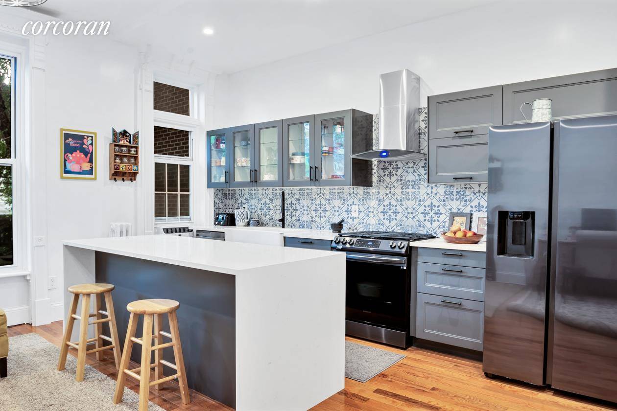This is it ! Fully renovated, this palatial parlor duplex apartment in Park Slope, Brooklyn is all you need to work from home indoors or outdoors.