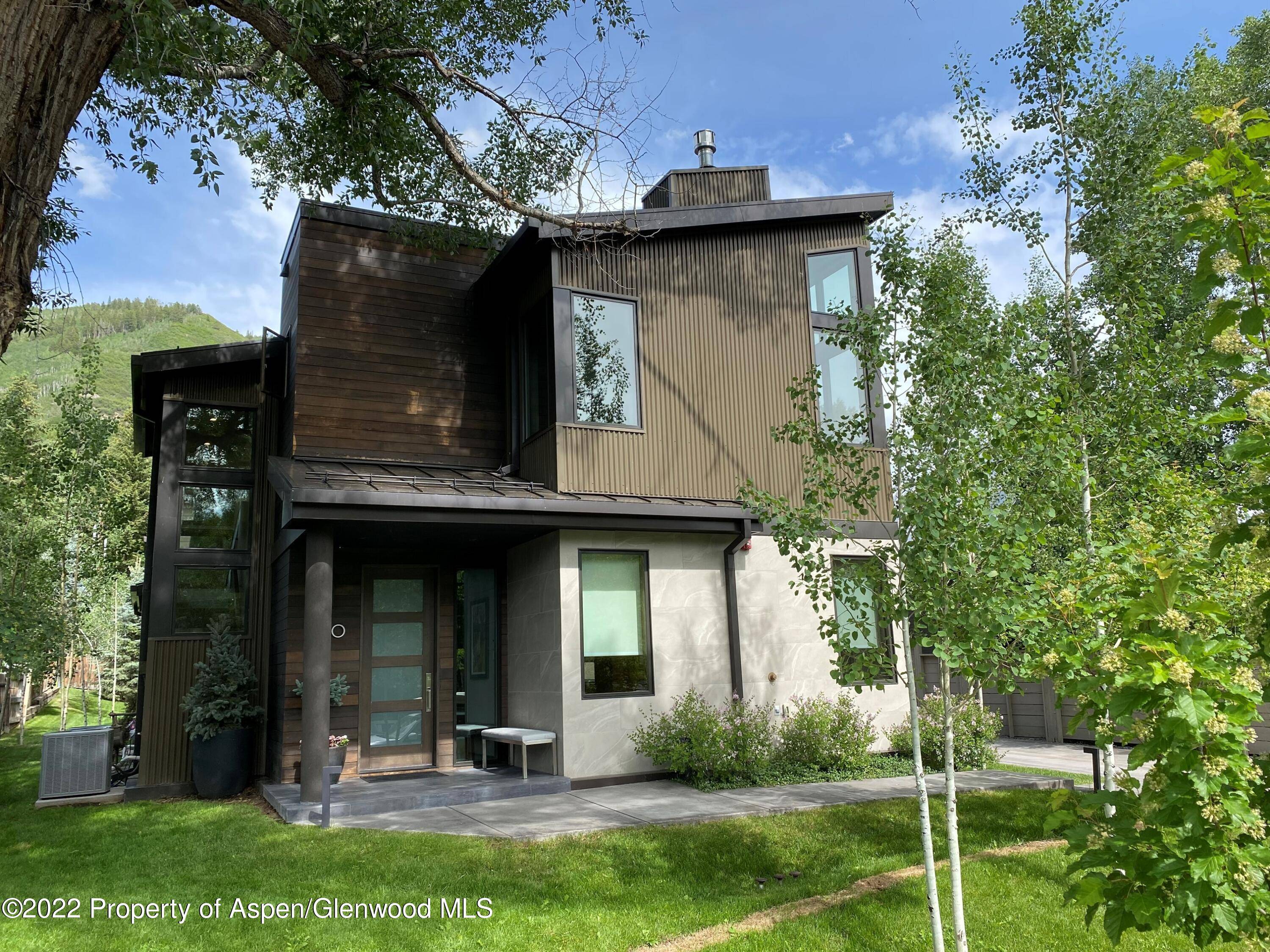 This contemporary 4 bedroom duplex lives like a single family home and is located on the North side of Aspen.
