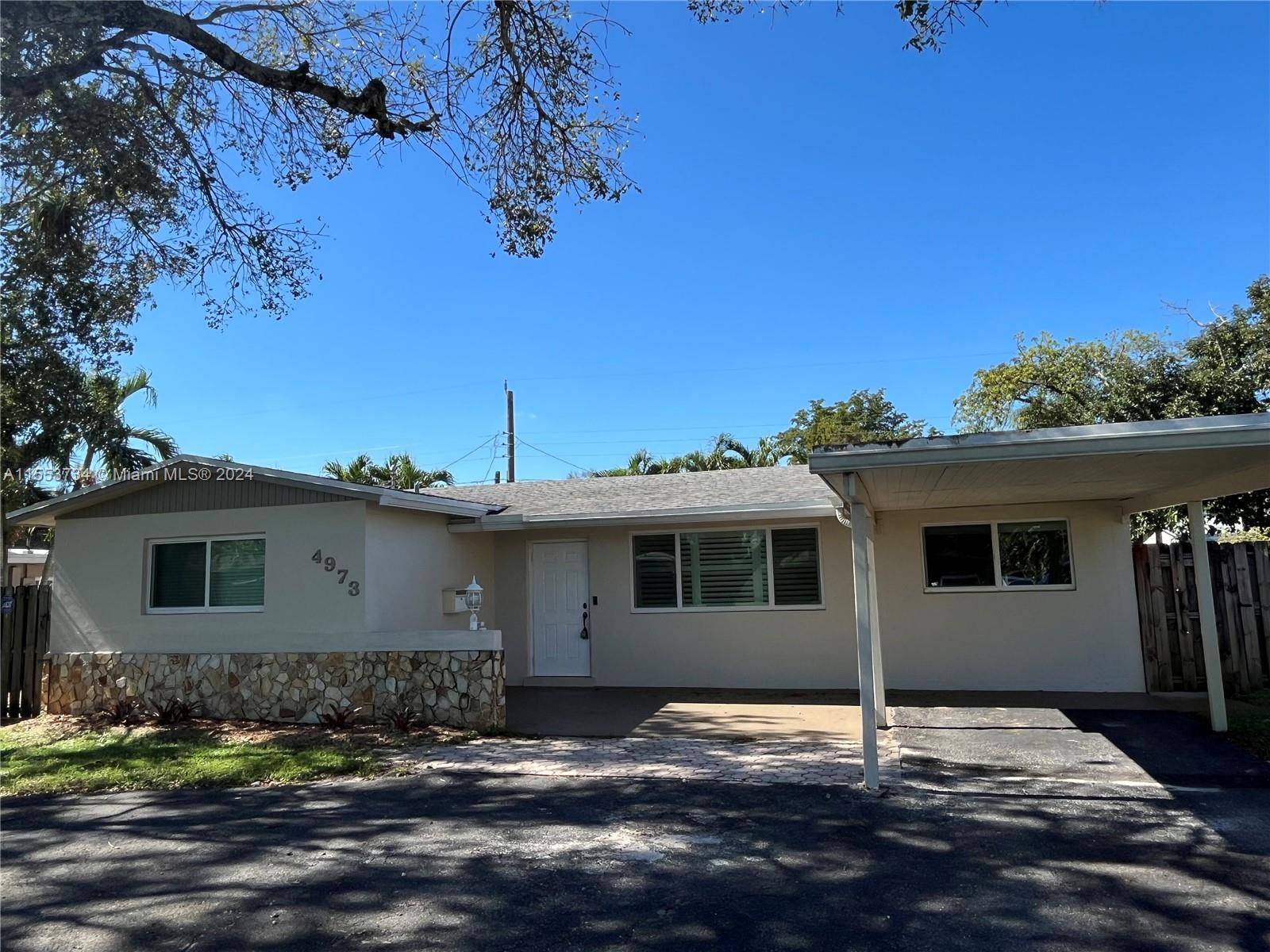 Family style community in center of Cooper City Fresh painted 4bedroom single family house.