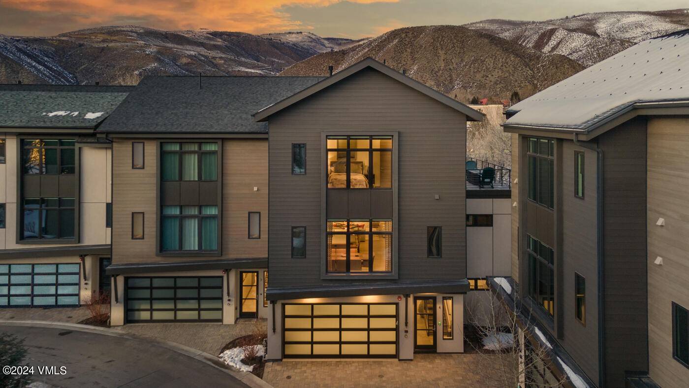 This spacious residence is the epitome of luxury ; nestled on the banks of the Eagle River, just outside the Beaver Creek welcome gate.