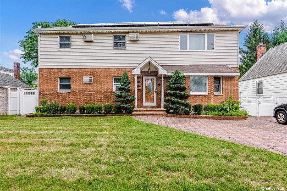 This incredible 1 family home located in very desirable area of Floral park on 60x100 lot size features with lot of potential to use this massive house for big family ...