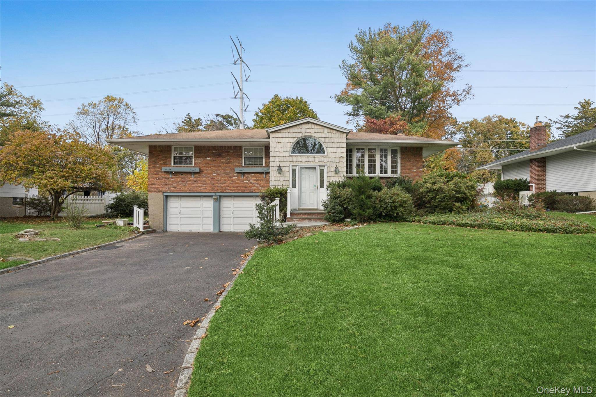 Charming Hauppauge Home in Sought After School District Welcome to this 3 bedroom, 1.