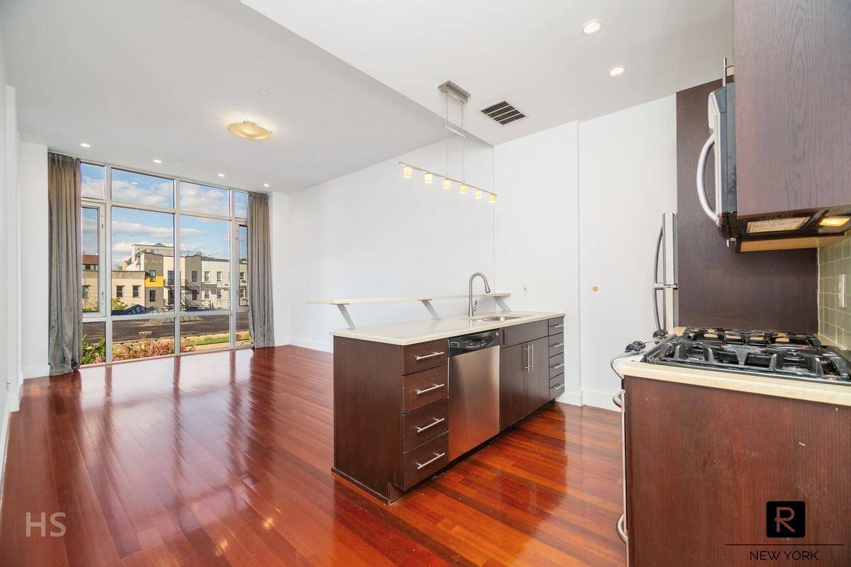 Luxurious one bedroom one bath in this charming boutique building.