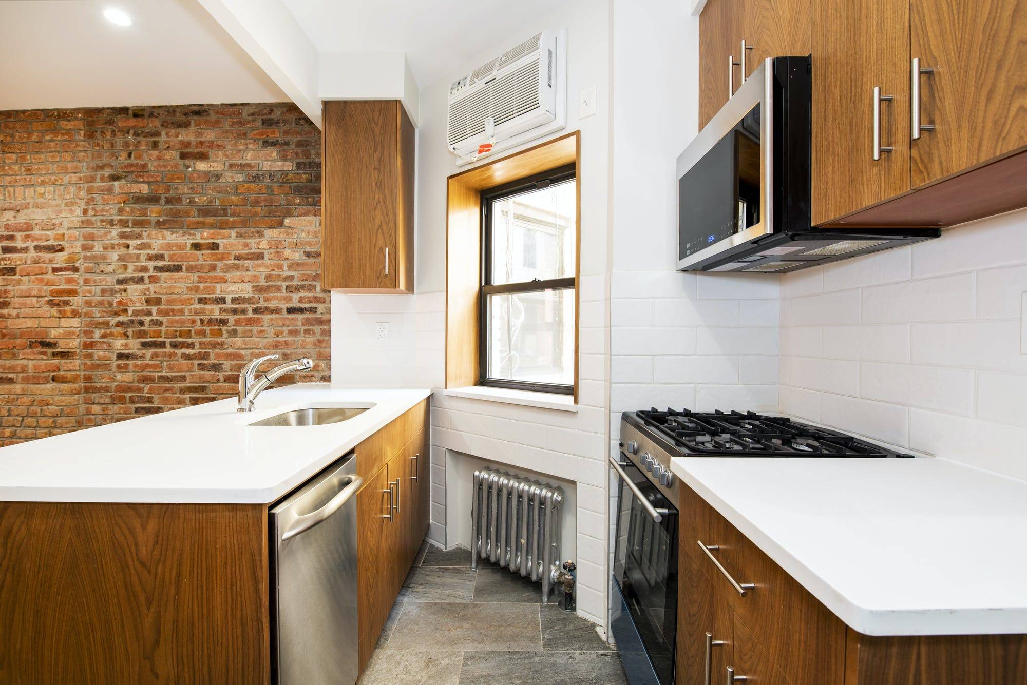 100 Suffolk Street, Apartment 3D between Rivington and Delancey Street SPONSOR UNIT RENOVATED 2 BEDROOM APARTMENT a PRIVATE LAYOUT a PRIME LES LOCATION !