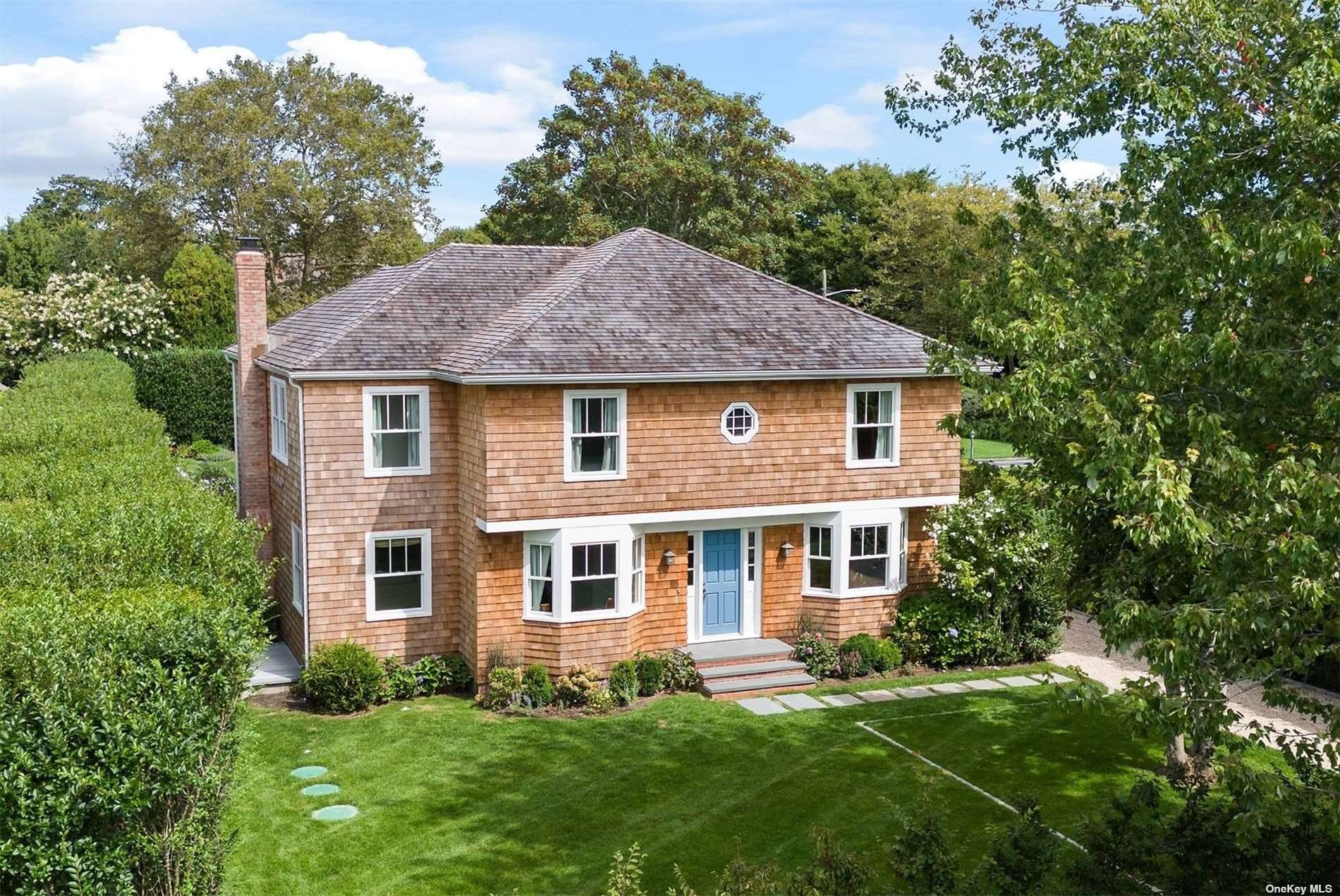 This 6 bedroom, 4. 5 bathroom classic cottage spans 3, 620 sf over 3 levels and in the most desirable location between Wyandanch Lane and Little Plains Road ; a ...
