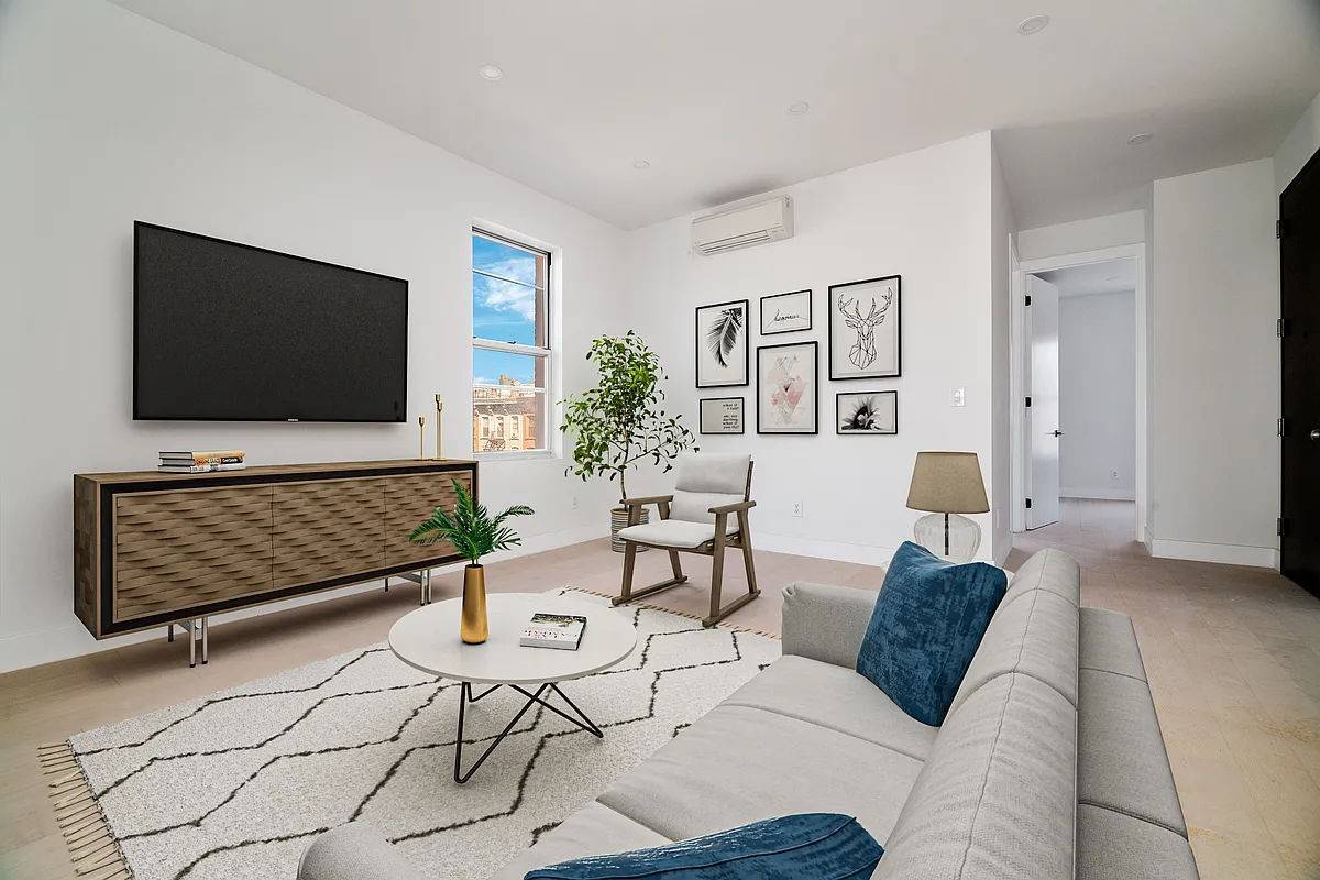 Newly Renovated Full Floor Washer Dryer In UnitWelcome to your sun drenched home at 368 Court Street, featuring Three bedrooms that can easily fit queen sized beds Primary bedroom includes ...