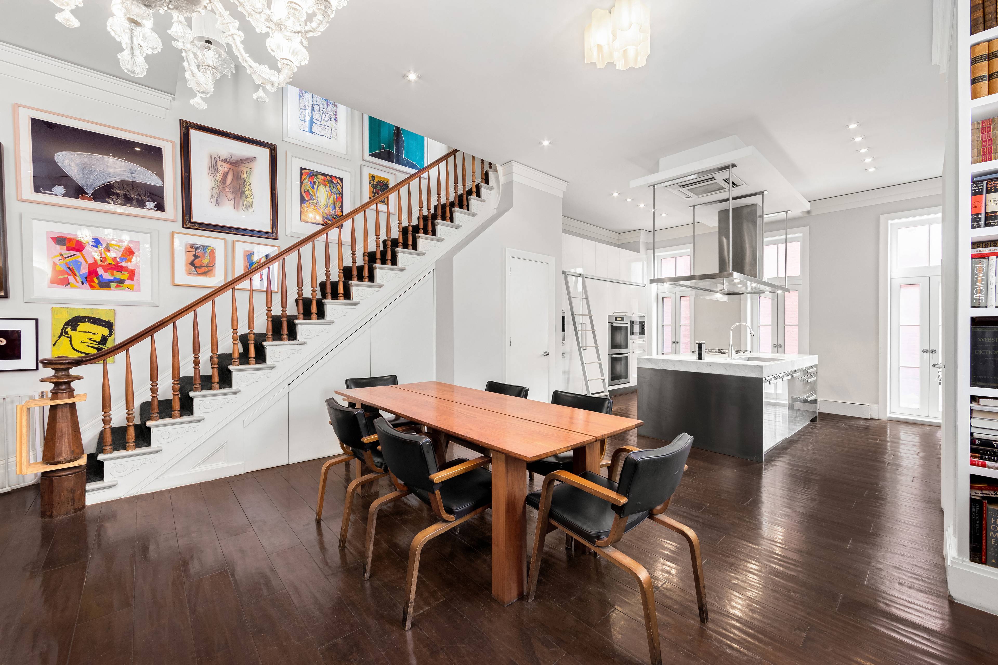 Very rarely does the opportunity to rent the upper triplex of a corner townhouse in the West Village present itself.