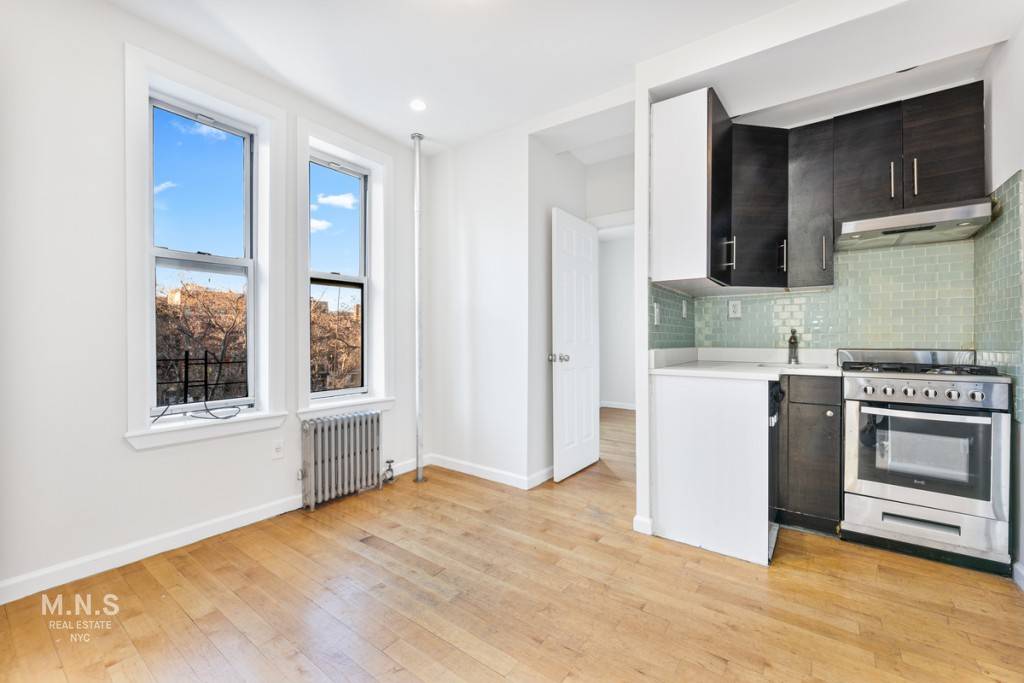 NO FEE 3 BED 1 BATH IN LOWER EAST SIDE DISHWASHERBeautiful 3 bedroom apartment located in the heart of the Lower East Side !