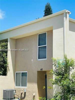BEAUTIFUL TOWNHOUSE LOCATED A FEW MINUTES FROM THE BEACH OF WEST PALM BEACH, ON TWO STOREY LARGE, WHIRLPOOL AND RENOVATED 2, 1, 1 2, IN THE GREEN AND QUIET PALM ...