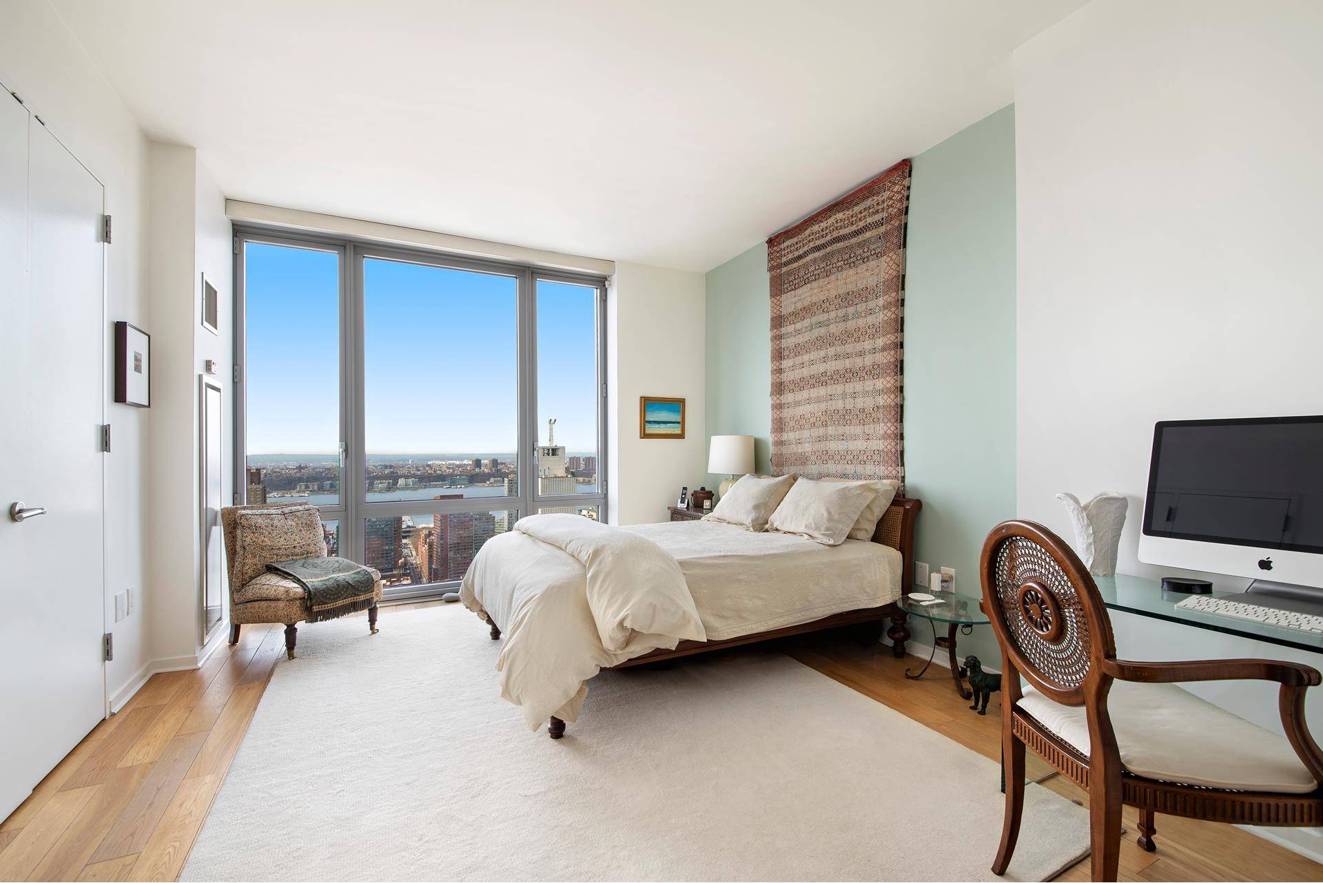 Stunning 1 bedroom perched on a high floor in on of one of Manhattan's most sought after luxury building !