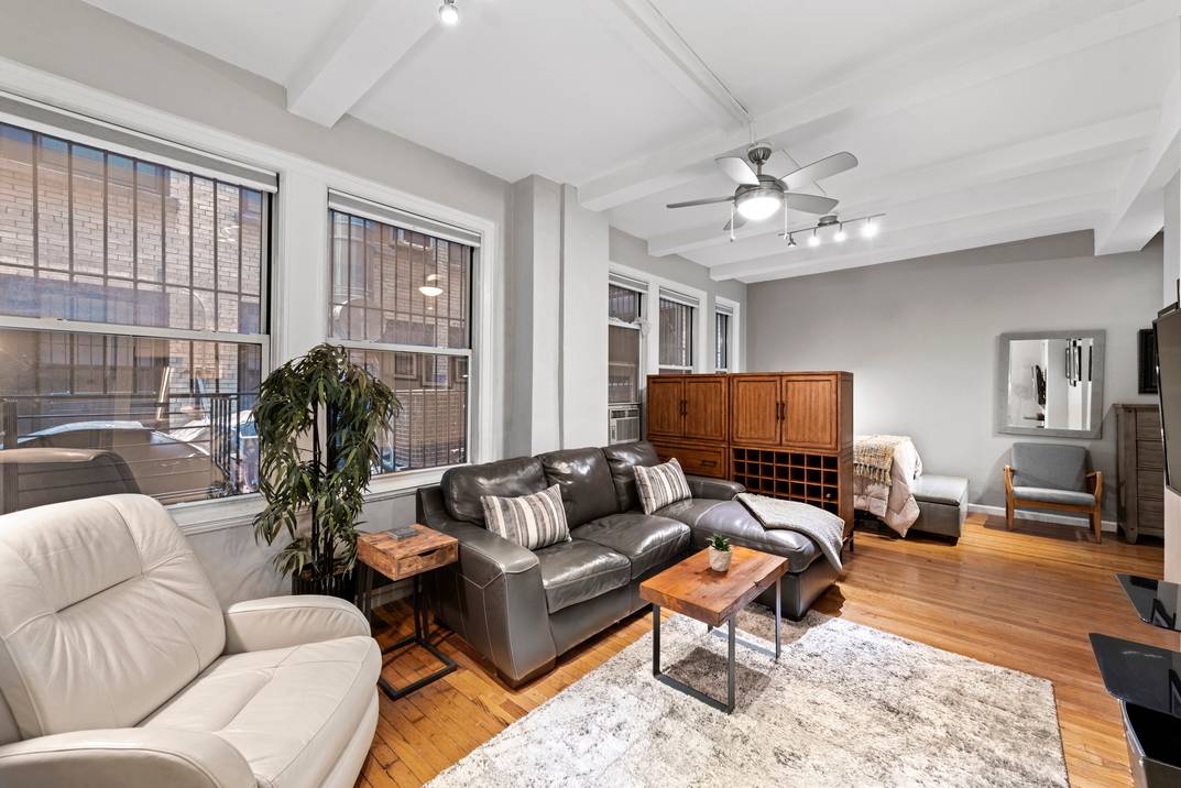 66 Madison Ave, 1G A spacious and updated grand studio apartment located in the heart of NoMad, moments from Madison Square Park.
