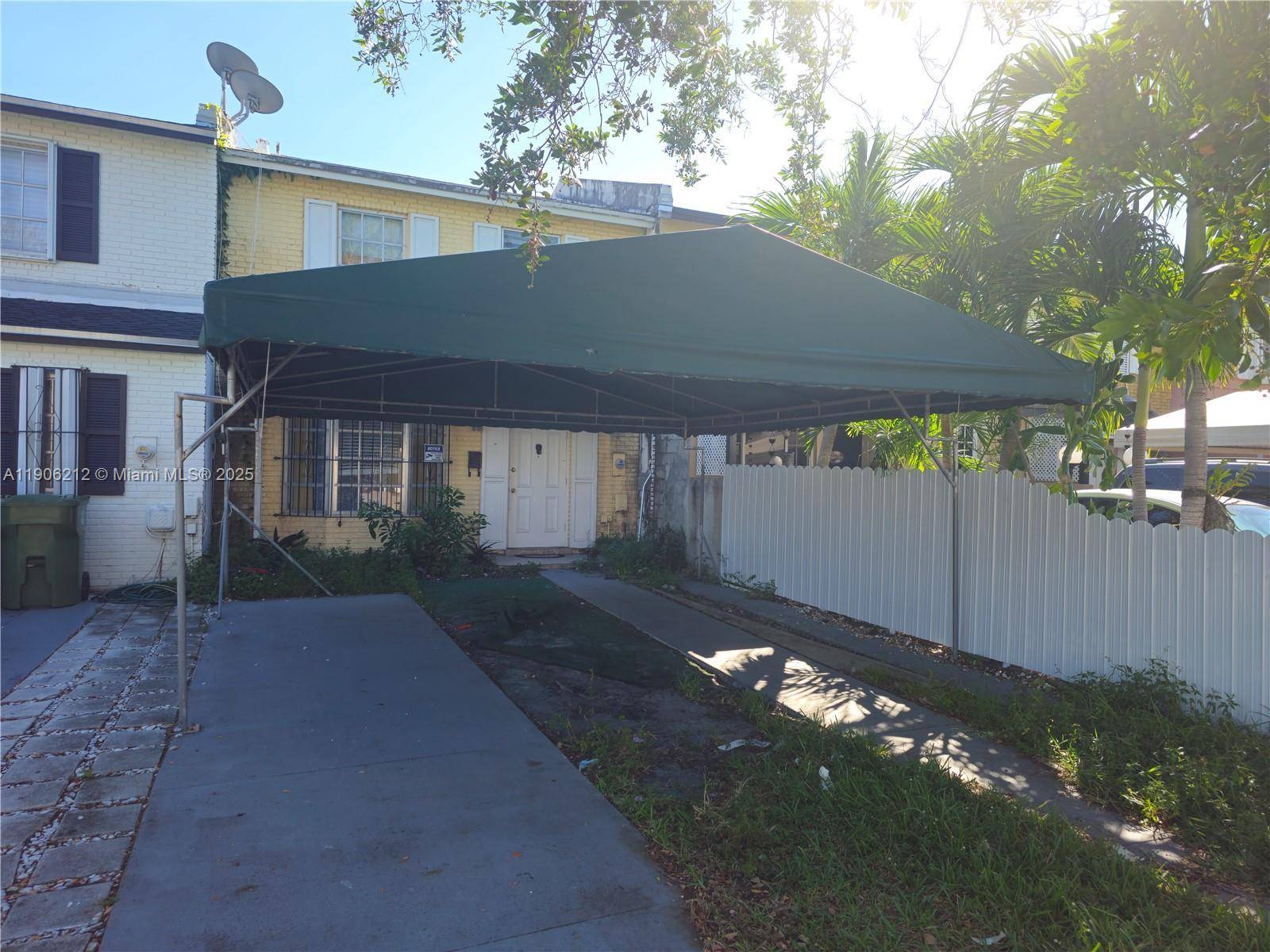 Great 2 bedroom 2 bath Townhome in Lake Royall, a rare find.