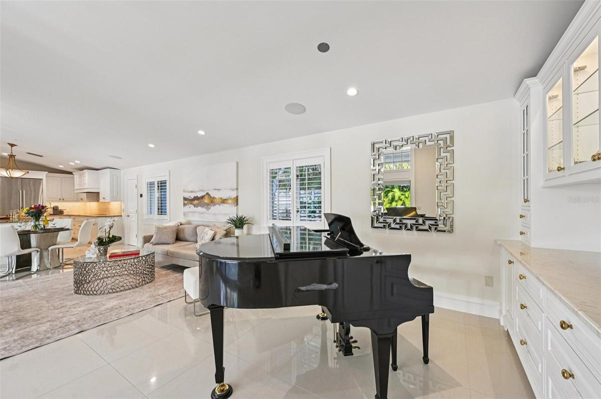 Living room/piano