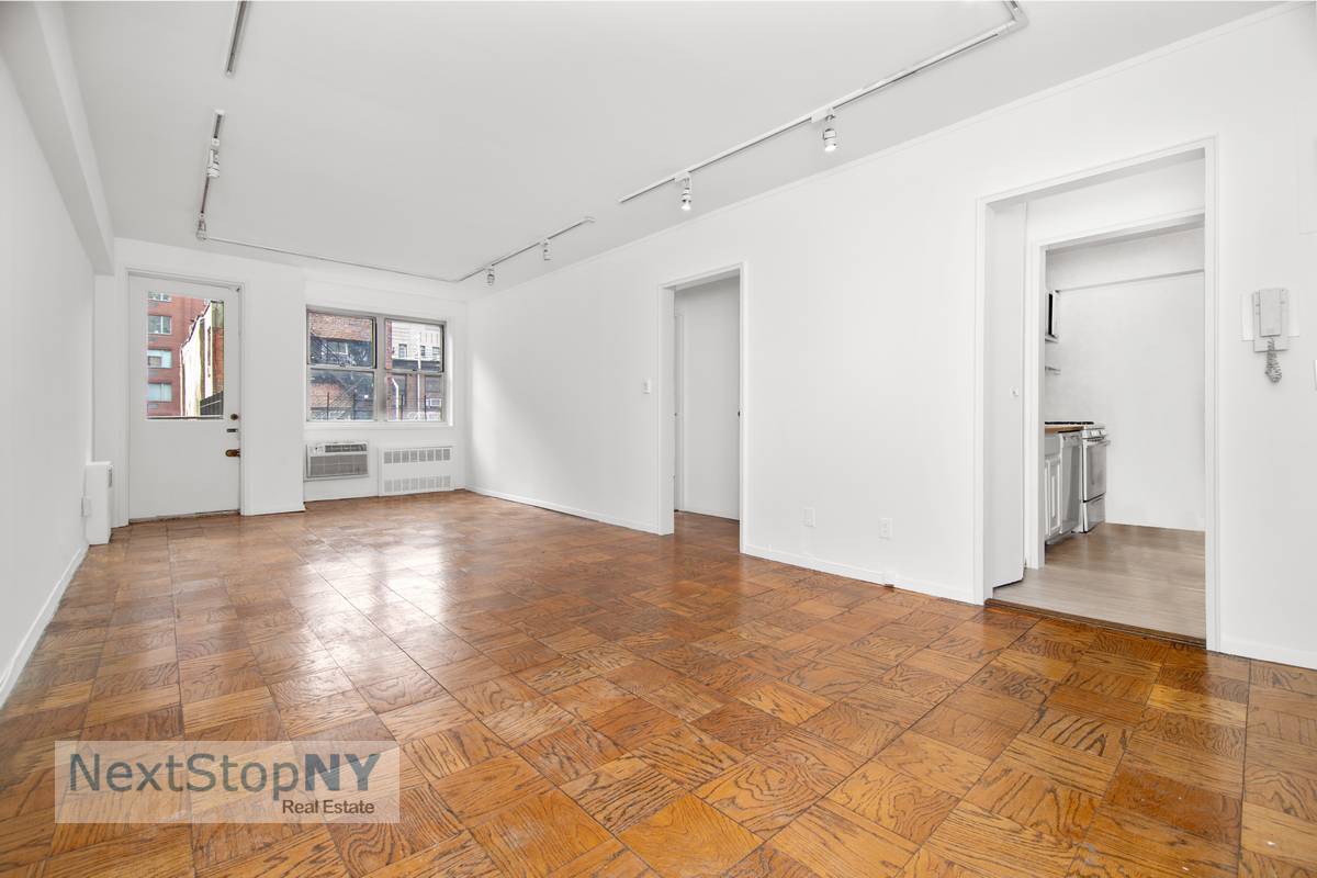 Be the first to see this spacious Junior 1 apartment in the much desired Chelsea neighborhood.