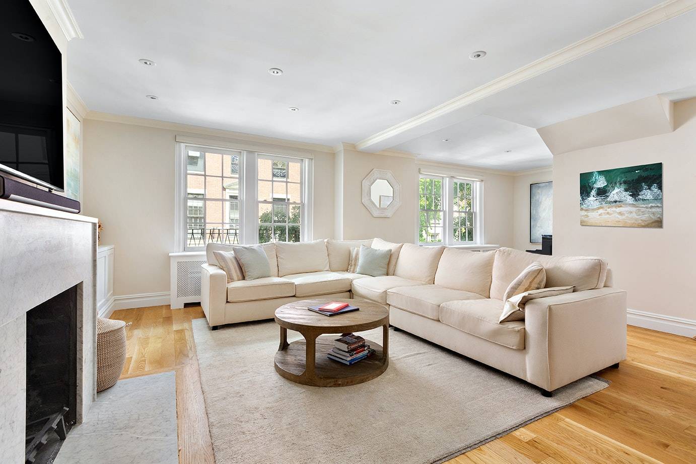 222 East 71st Street is perfectly situated on a charming tree lined block in the heart of the Upper East Side.