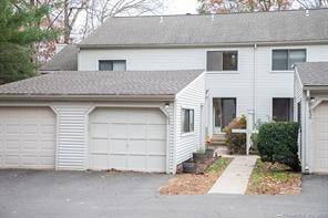 Maintenance free living in this townhouse style unit resting in the desirable Farmington Chase Cresent community !