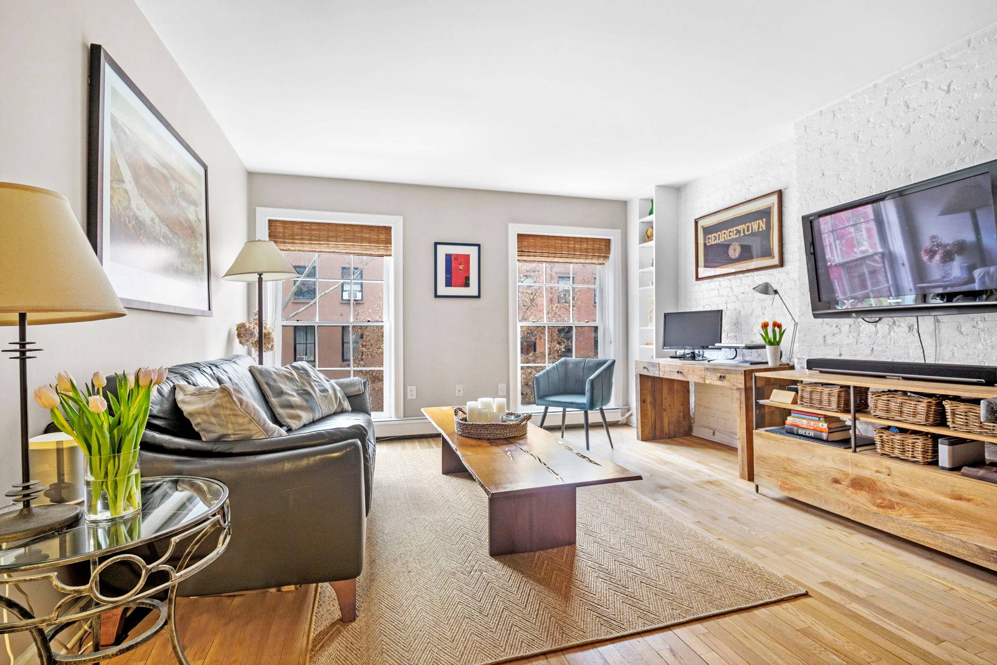 A Brooklyn Heights Classic Serenely situated on a stunning block in a 19th century townhouse in the heart of Brooklyn Heights is this lovely, bright, renovated one bedroom apartment with ...