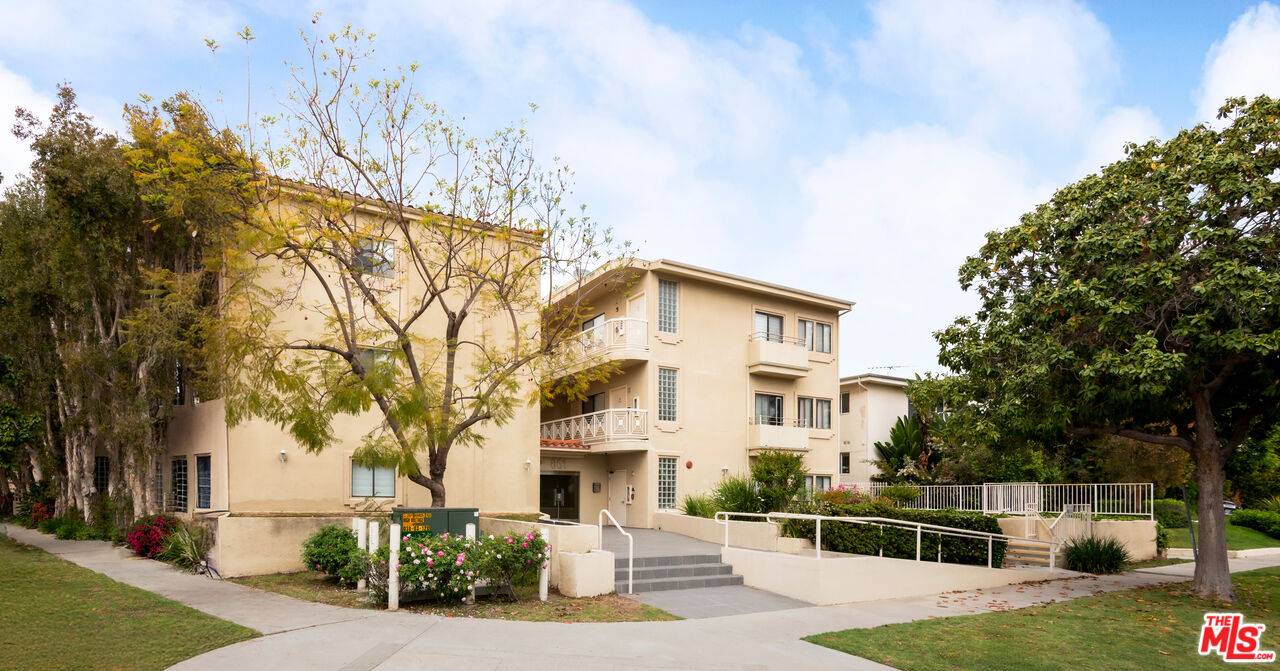 861 S Windsor Blvd 2BR Hancock Park La